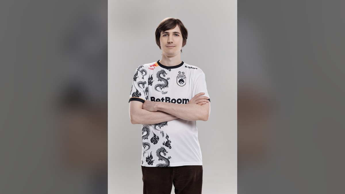 Illidan på et officielt Team Spirit-portræt
