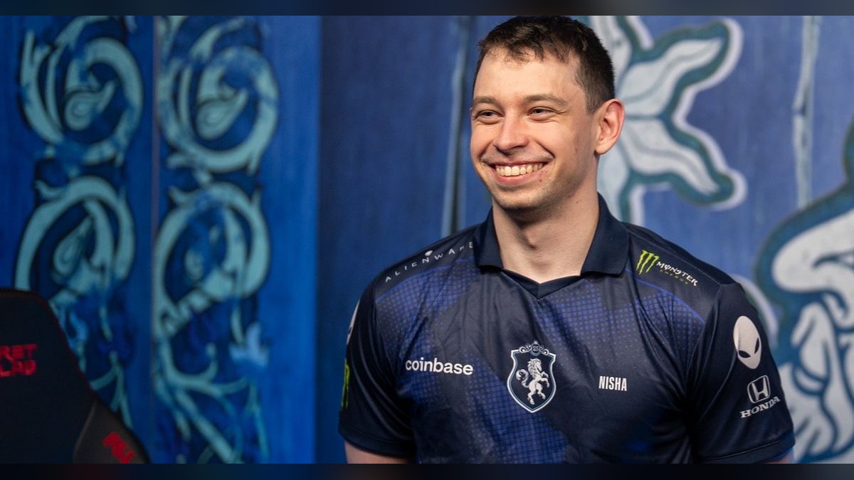 Nisha con los colores de Team Liquid en un evento de Dota 2