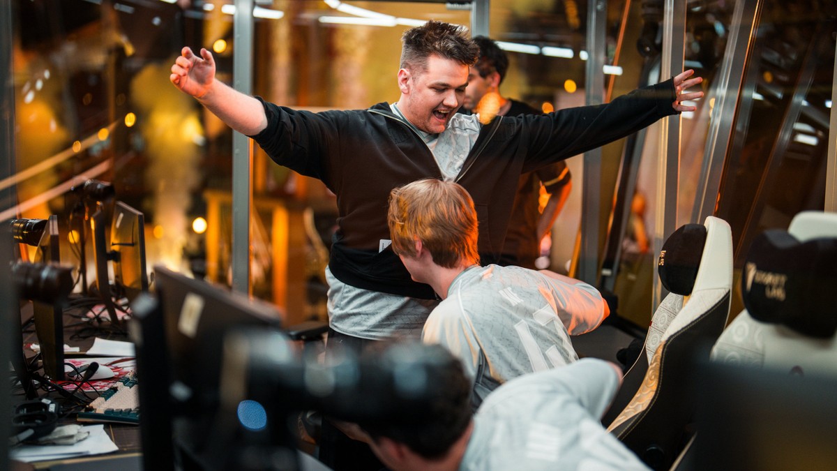 Team Spirit Carry Yatoro vor den BLAST Slam VIII Playoffs