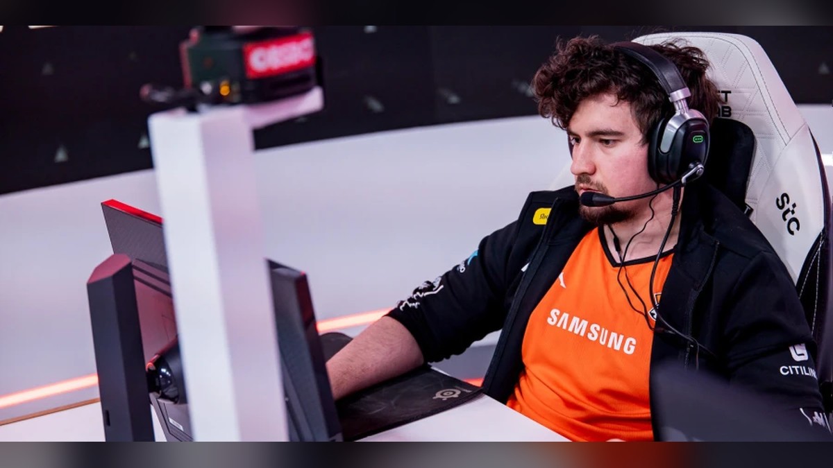 Daxak koncentrerer sig under en Dota 2-kamp