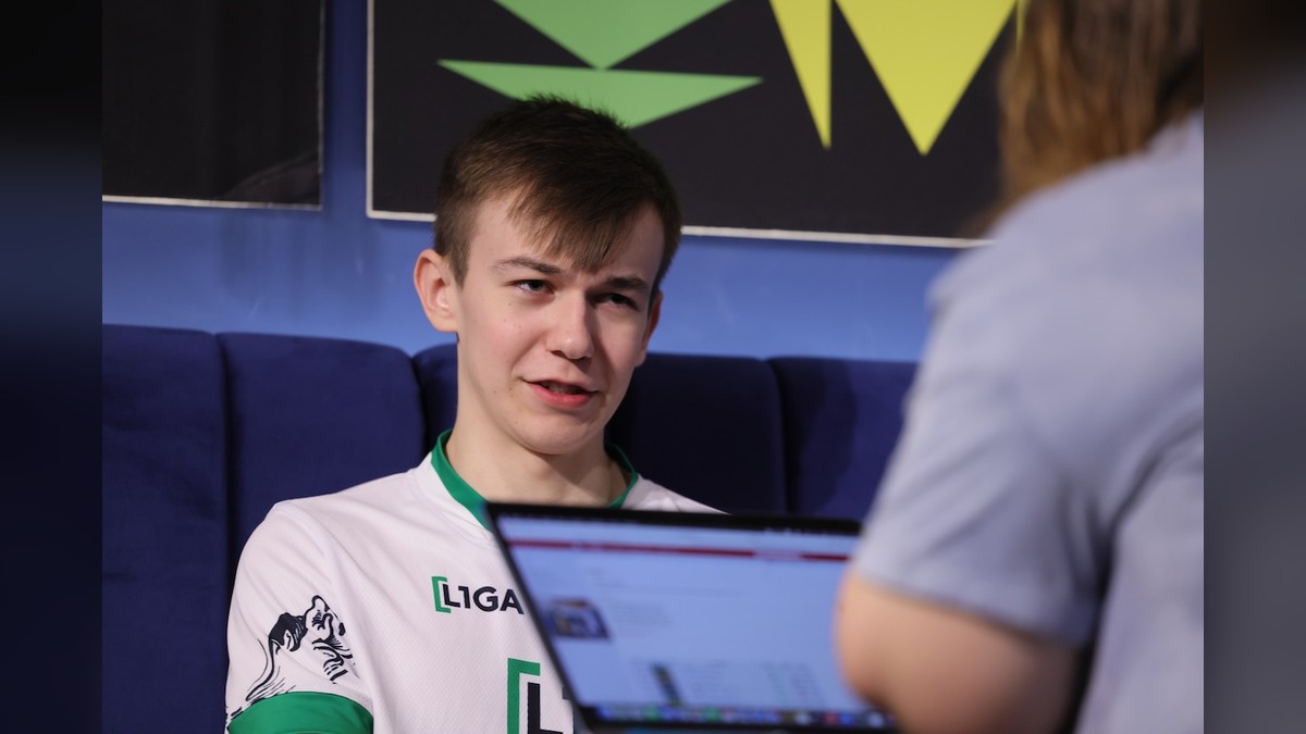 OneJey во время интервью по Dota 2