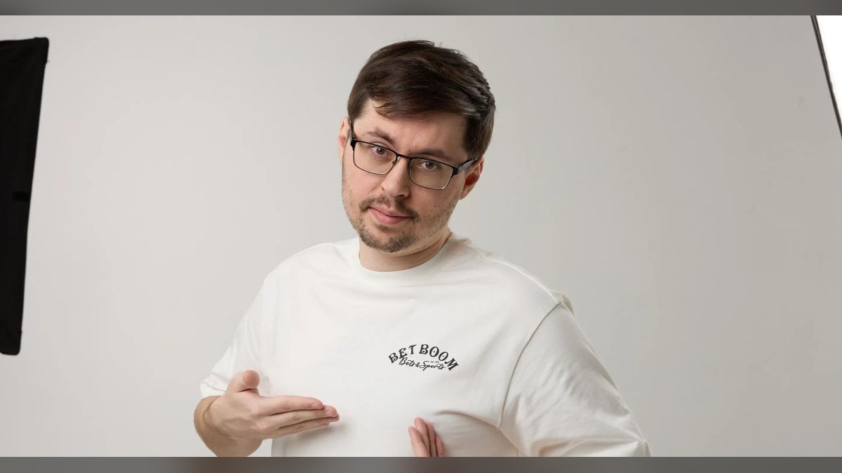 Cake во время официальной фотосессии BetBoom
