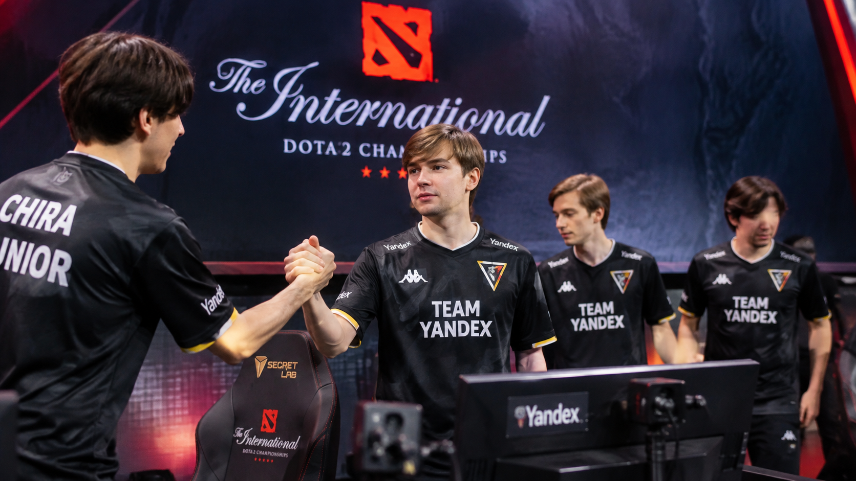 Игроки Team Yandex после выхода в плей-офф The International 2026 по Dota 2