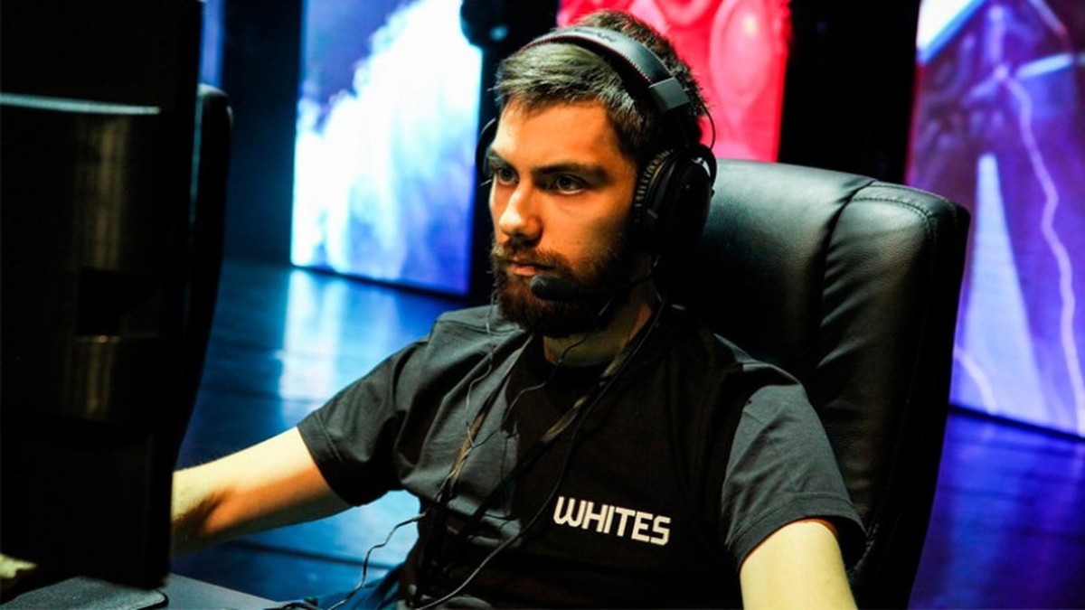 Ahilles working at a professional Dota 2 event