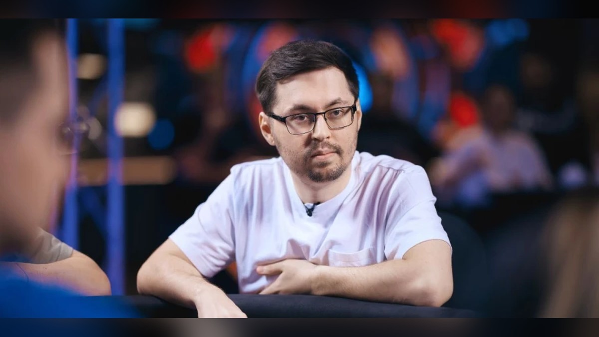 Cake in a Dota 2 studio interview