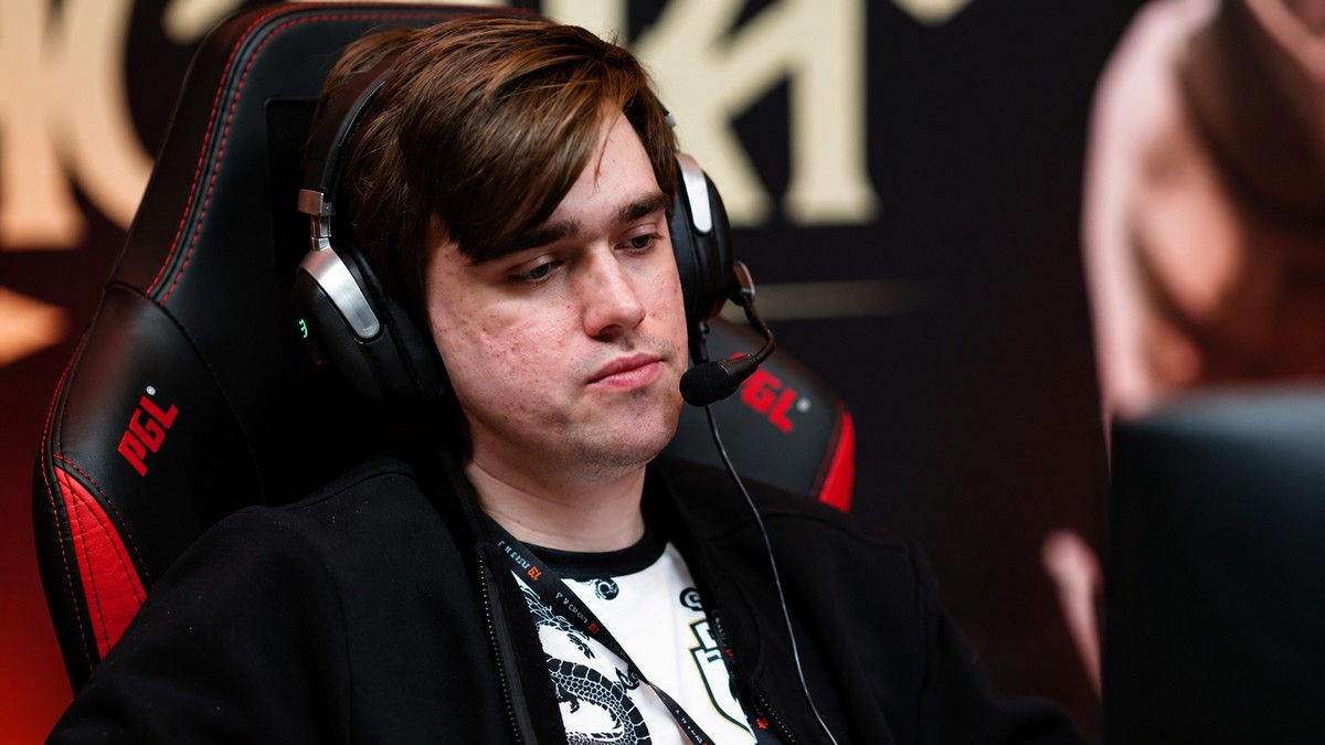 Miposhka working at a professional Dota 2 match