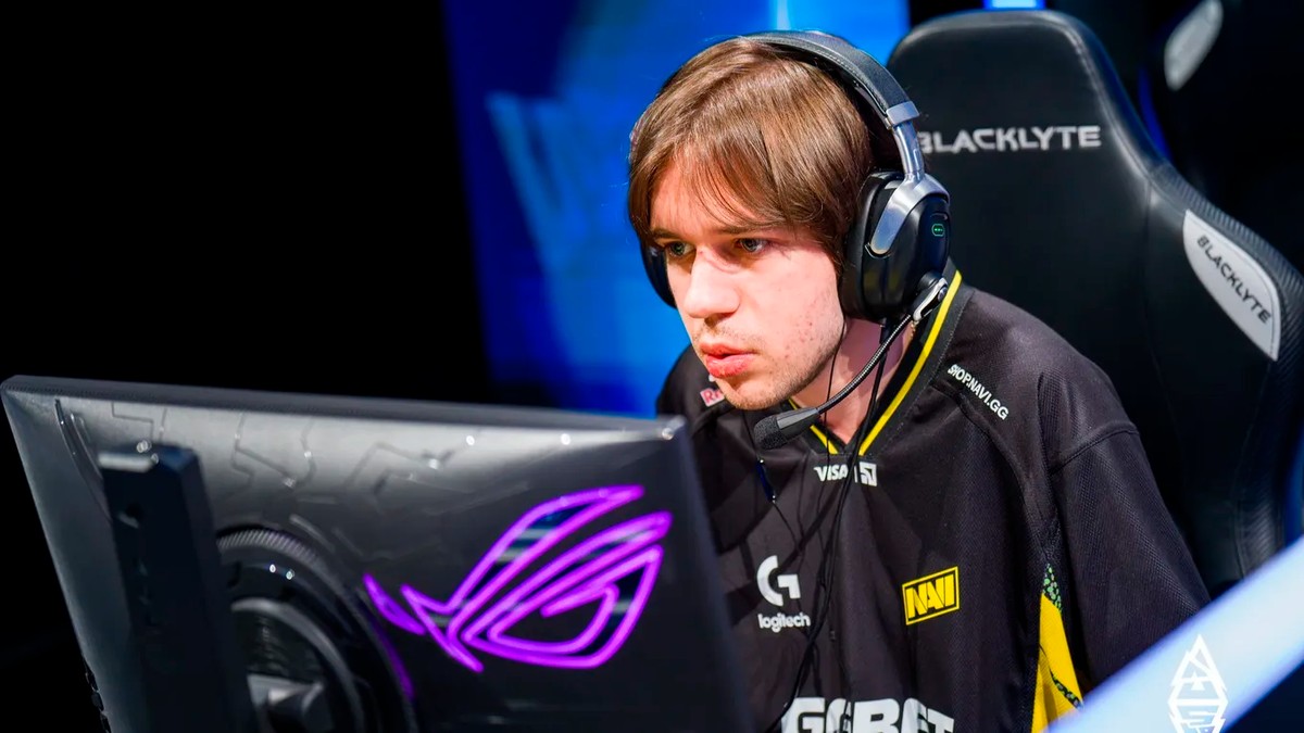 NAVI competing on the PGL Wallachia stage