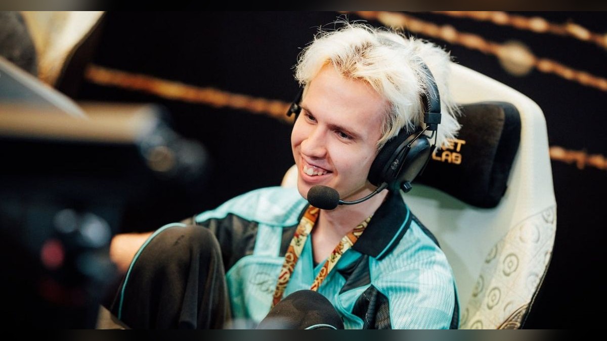 Dukalis competing at a Dota 2 event