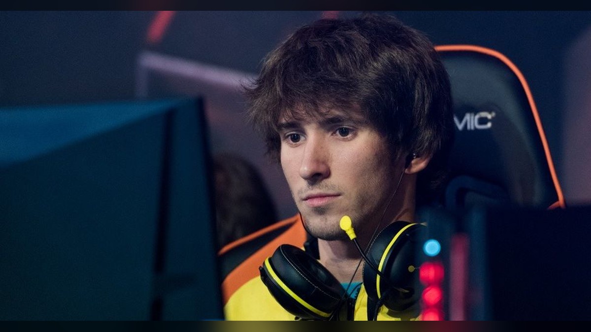Dendi focused during a professional Dota 2 match
