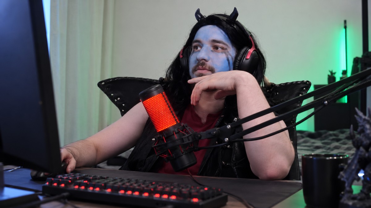 Eccobladee2k playing Dota 2 from his streaming desk