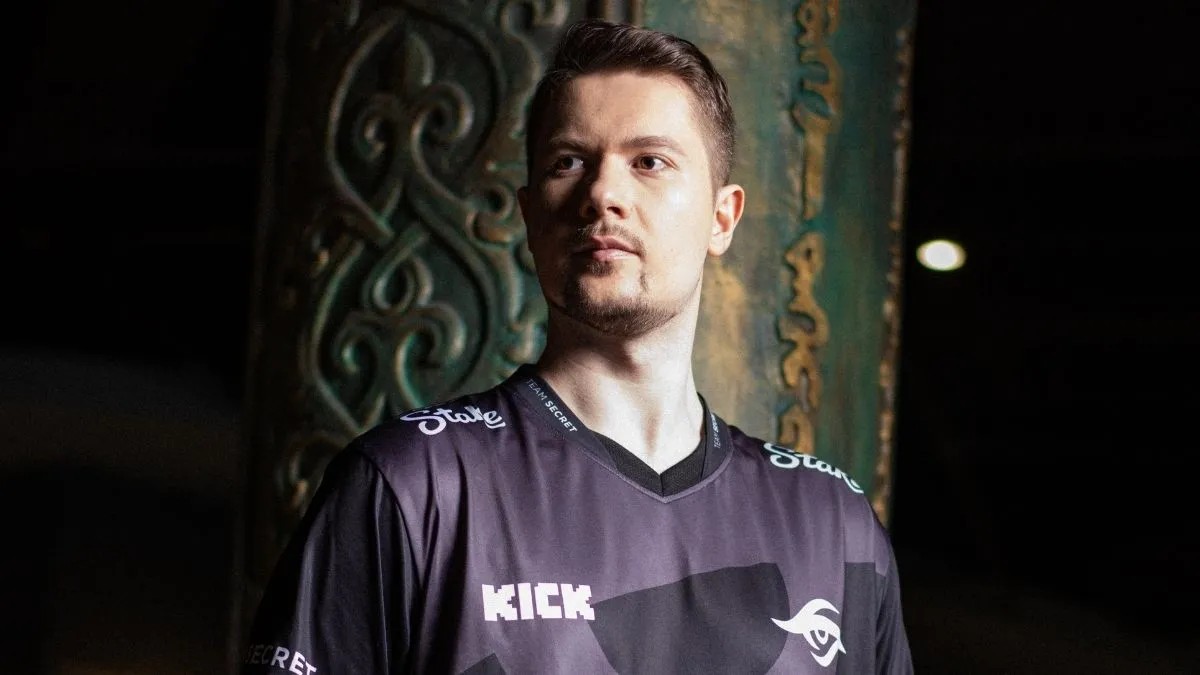 Puppey, PARIVISION coach, at a Dota 2 event