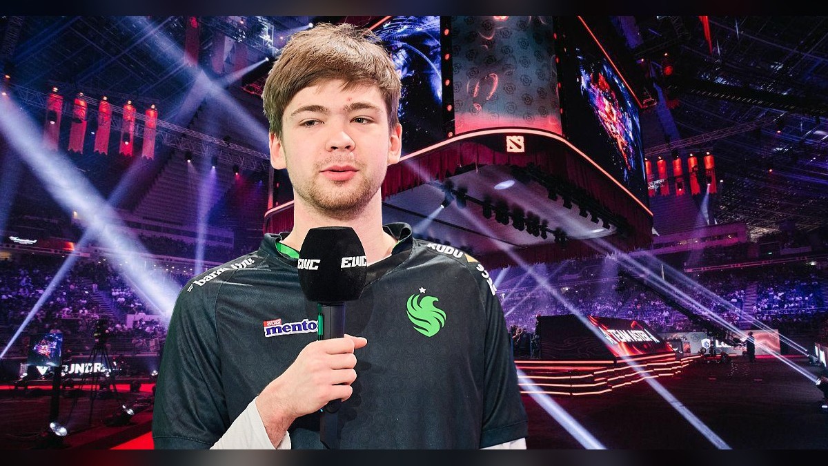 Archive photo of Malr1ne speaking at a Dota 2 event